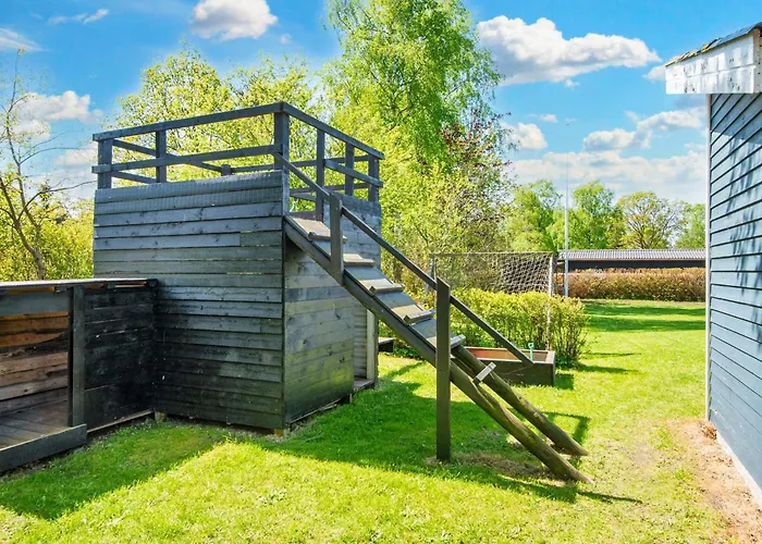 10 Person In Glesborg-by Traum *