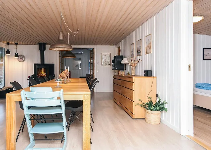 10 Person In Glesborg-by Traum