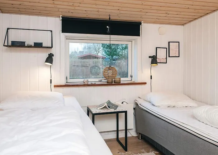 10 Person In Glesborg-by Traum *