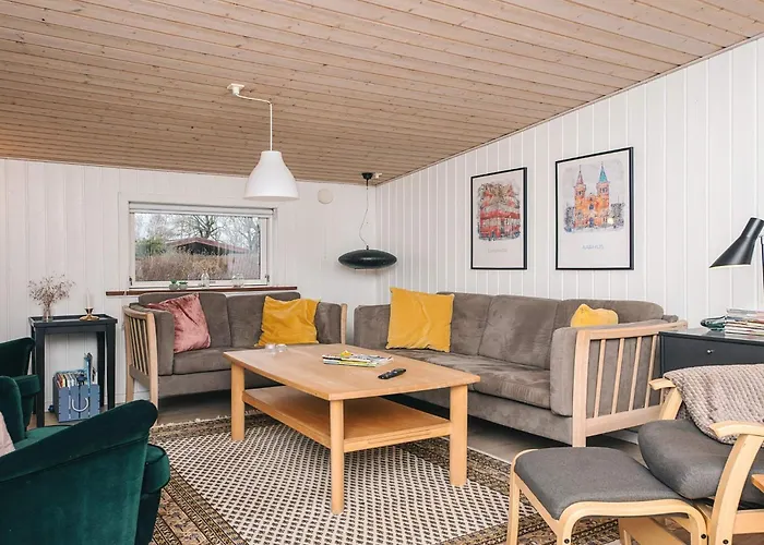 10 Person In Glesborg-by Traum
