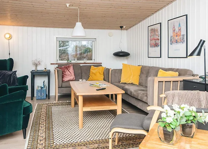 10 Person In Glesborg-by Traum *